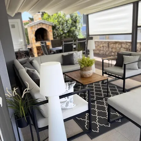 Near Sea With Private Pool Casa vacanze Brodarica (Sibenik-Knin)